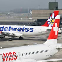 Mit diesen Tricks wollen Airlines Entschädigungen umgehen Flugzeuge von Swiss Airlines und Edelweiss Air am Flughafen Zürich-Kloten.