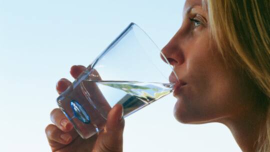 Viel mehr Keime im Trinkwasser als angenommen