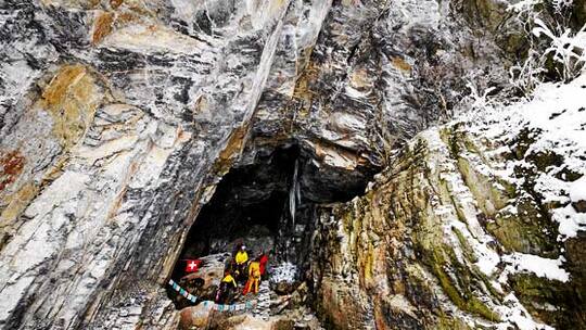 Im zerklüfteten Bauch der Erde