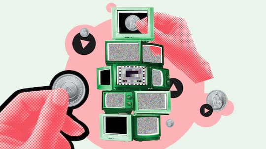 Verschiedene aufgestapelte Fernsehbildschirme zeigen ein Störsignal sowie Hände, welche die TV-Geräte mit Frankenstücken «füttern». Die Serafe erhebt die Gebühr für den Radio- und Fernsehempfang. Doch wer muss die Abgabe leisten?