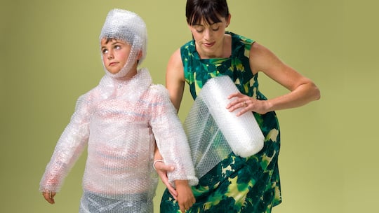 Kinder unter der Käseglocke