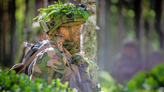 Müssen die Frauen bald ins Militär?