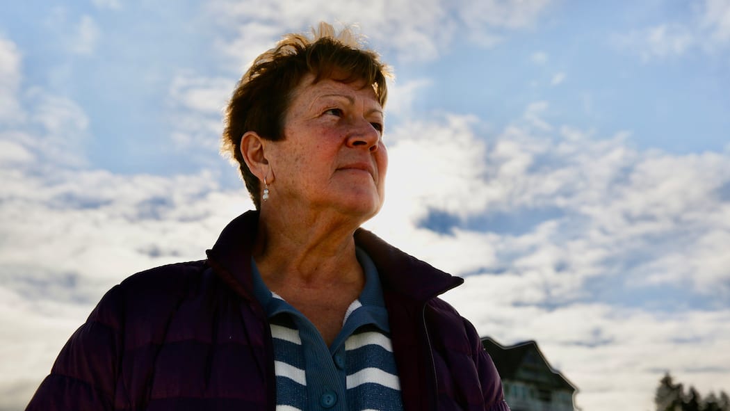 «Er schwang die Peitsche mit solcher Kraft, dass sie in meine Haut schnitt» Porträt von Christiane Weideli, zwangsadoptiert und sexuell missbraucht.