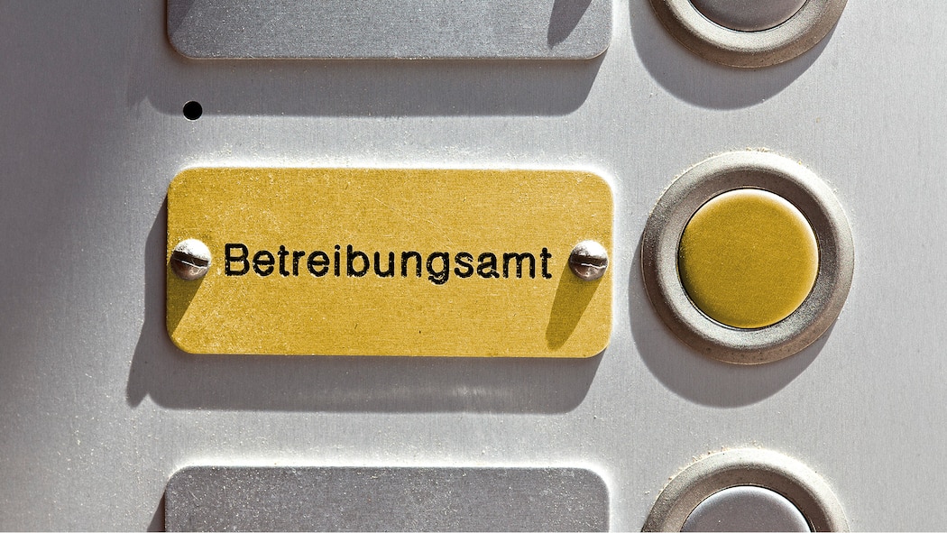 Die Betreibungsämter sollen keinen Gewinn machen Betreibungsamt - Klingelschild vergoldet.