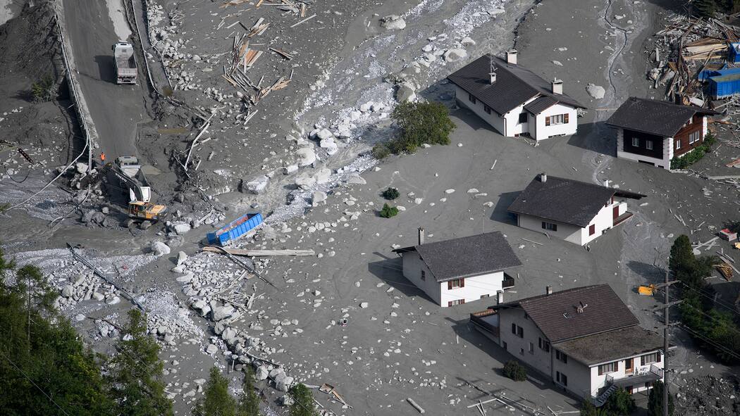 Jetzt kommt ein neues Strafverfahren Luftaufnahme von Bondo im August 2017. Sechs Jahre nach dem Bergsturz eröffnet die Staatsanwaltschaft ein Strafverfahren.