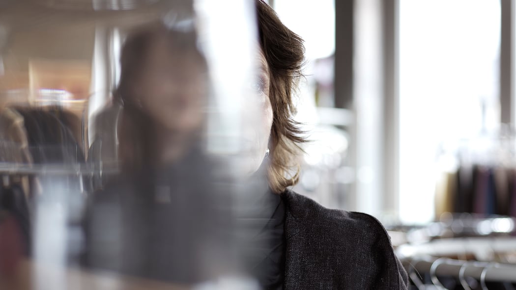 «Vom Ärmsten bis zum Reichsten – alle stehlen» Andrea Müller arbeitet seit 20 Jahren als Ladendetektivin und stellt fest, dass es immer mehr Profidiebe gibt. Manche sind aber auch sehr ungeschickt. Und einige bedanken sich, wenn sie sie schnappt.