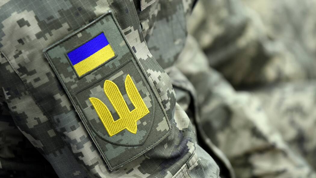 Diese Spenden sind verboten Ukrainisches Abzeichen auf Militäruniform