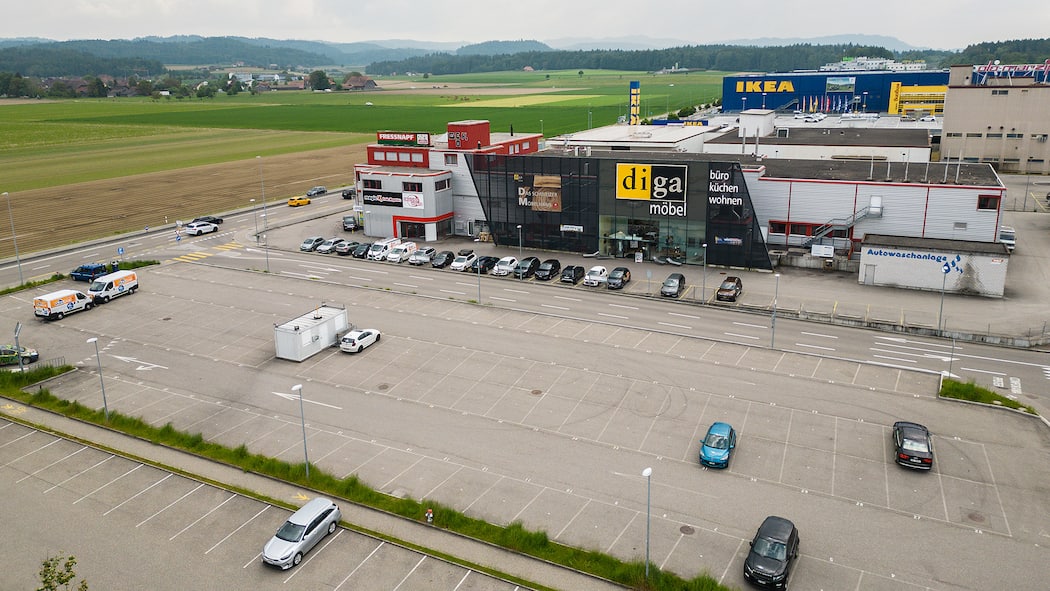 Gericht zieht Parkplatz-Kostenfalle den Stecker Park and Ride Lyssach: Der Betreiber dieses Privatparkplatzes macht seit Jahren mit teuren Zahlungsforderungen und Strafbefehlen auf sich aufmerksam.