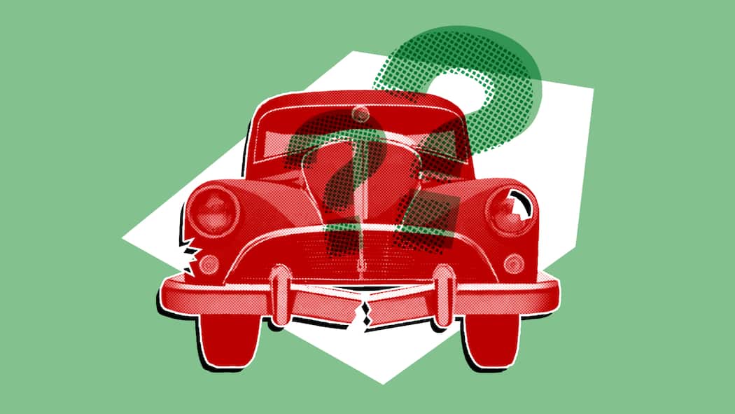 Wer blecht für den Parkschaden? Ein rotes Auto in Frontansicht mit gebrochener Stossstange vor grünem Hintergrund mit Fragezeichen. 3 Fälle von Parkschäden.