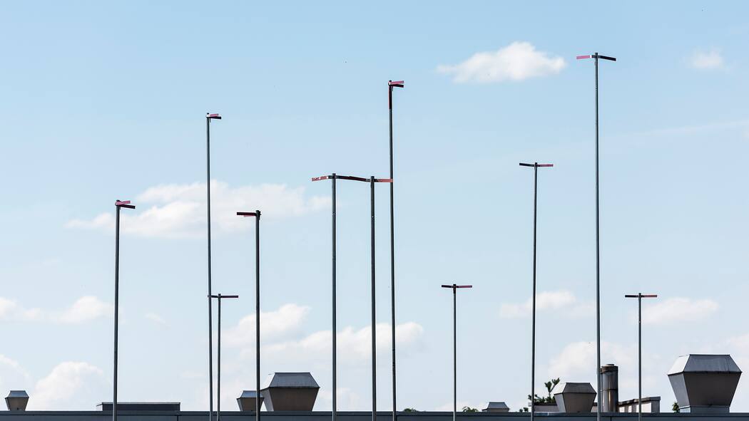 Überall einen Stock höher bauen – was bringt das? Baugespanne an der Bederstrasse in Zürich