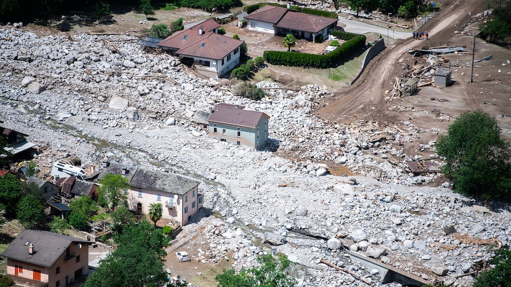 «Wir müssen das Undenkbare denken» Geröllmassen haben die Gebäude in Misox zerstört.