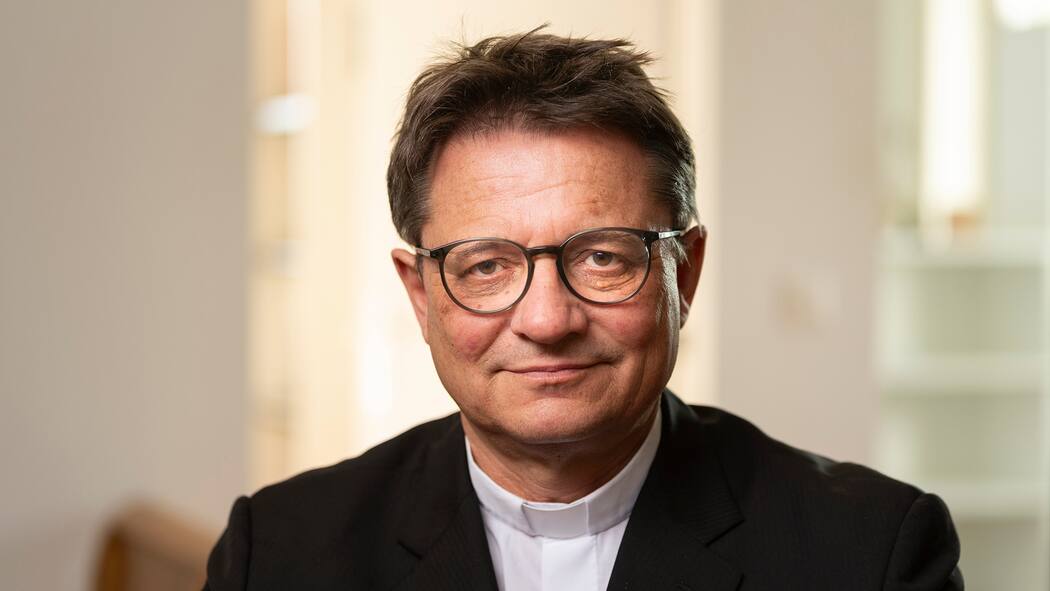 Bischof Gmür befördert seinen Untersuchungsleiter Bischof Felix Gmür - Bischof Gmür agiert erneut ungeschickt: Er befördert einen Domherrn, der zuvor einen Missbrauchsfall auf fragwürdige Weise abklärte