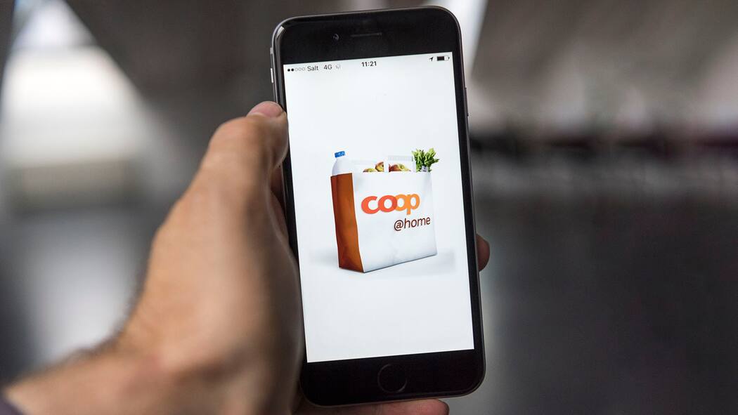 App macht Fehler – Coop hält Geld zurück Coop-App auf einem Handydisplay