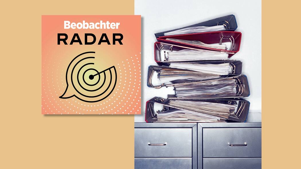 Braucht die Schweizer Verwaltung einen Elon Musk? Ordner und das Podcast-Logo - Gedanken zur Frage, ob die Schweiz einen Elon Musk braucht, der gegen die Verwaltung vorgeht