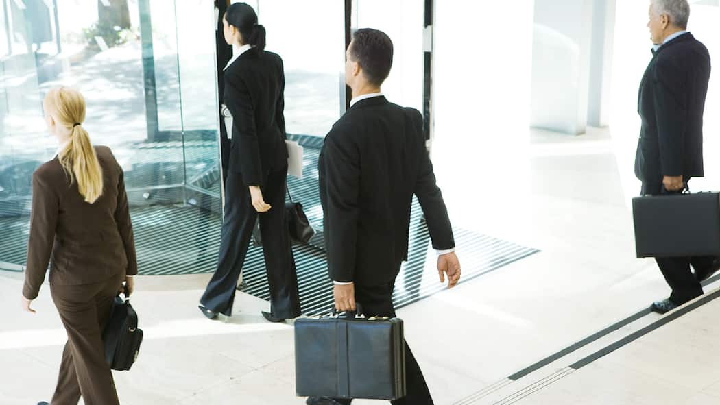 Job-Drehtür: Von der Pharma gehen sie direkt zur Aufsicht Drehtürphänomen: von der Pharmaindustrie direkt zur Aufsichtsbehörde