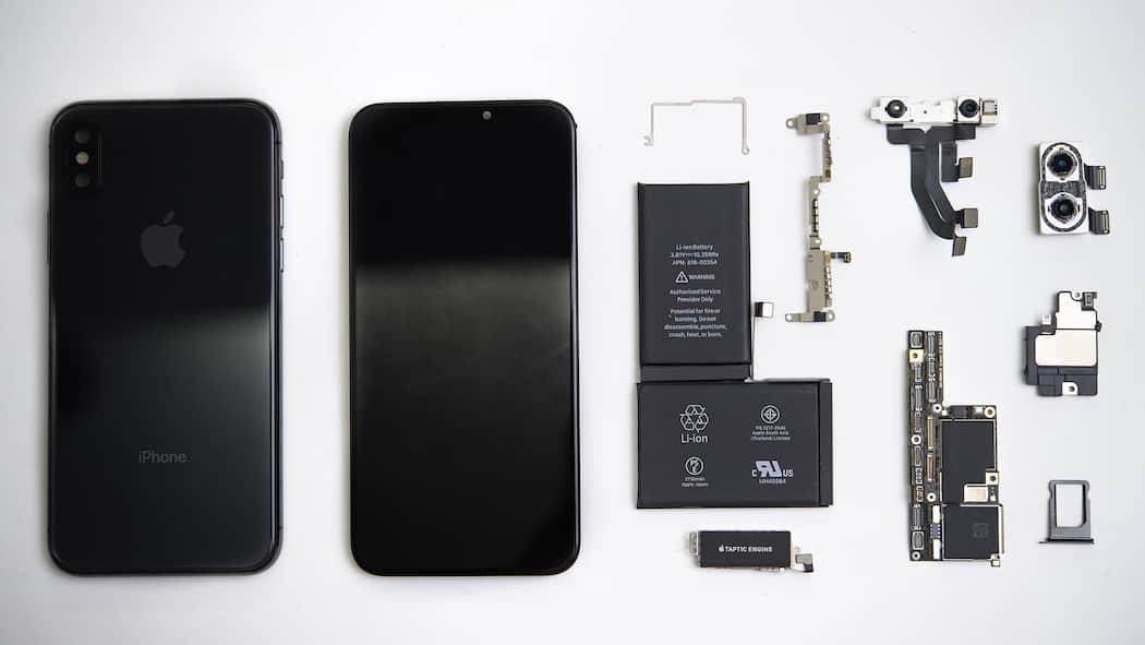 So viel teurer könnte das iPhone wegen Trump werden Ho Chi Minh city / Vietnam - Jan 17th 2018: Apple iPhone X parts for repairing
1094981348