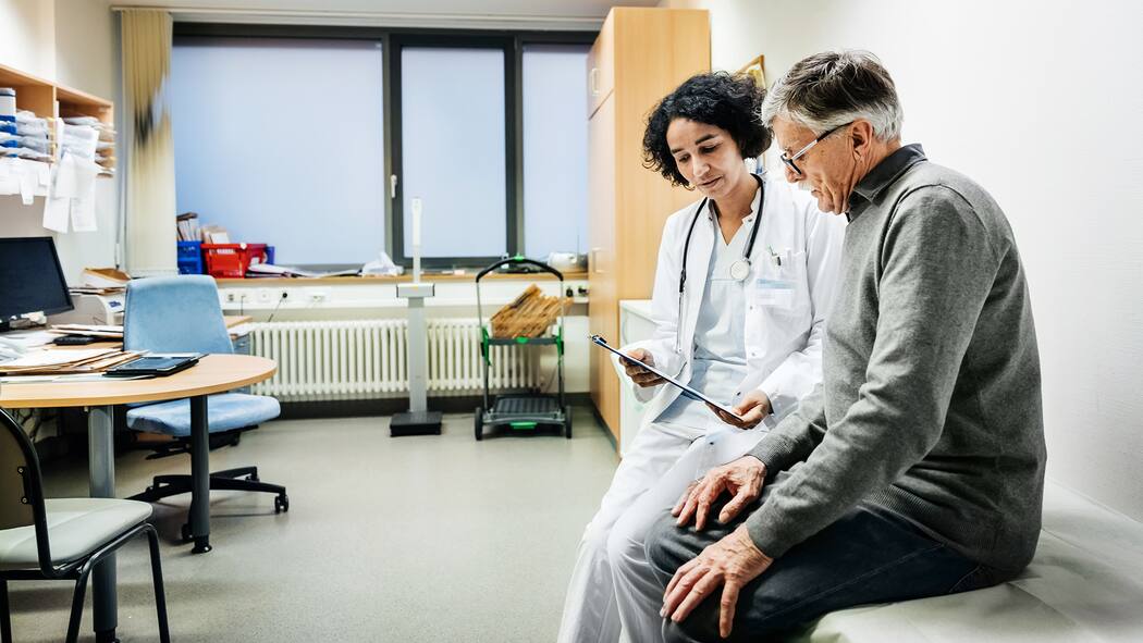 Jetzt sind Ihre Ideen gefragt! An elderly man talking to his doctor about some recent test results.
1062188098