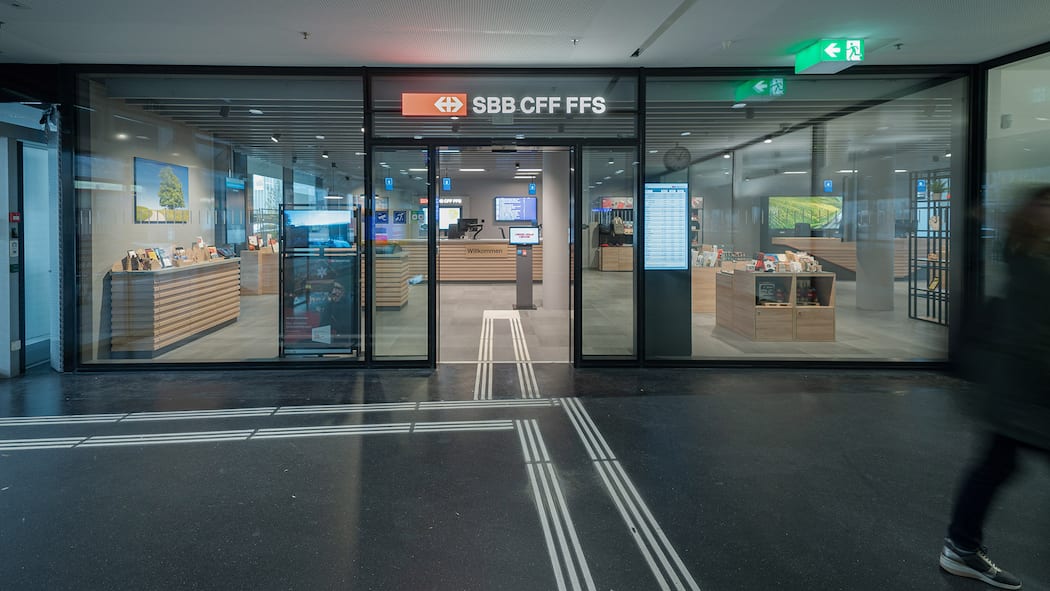 Blinde können Zugbillette jetzt früher kaufen Impressionen vom SBB Reisezentrum Aarau fotografiert am Montag, 27. November 2023 in Aarau.
SCHWEIZ SBB REISEZENTRUM AARAU