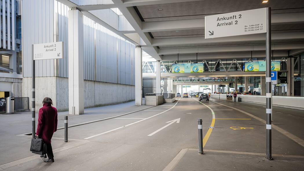 Der teuerste Parkplatz der Welt Flughafen Kloten, Zürich, Kurzzeitparkierer zahlen künftig noch mehr, Parkgebühren, Parkplatz, 4.3.25, Foto: Manuela Matt, manuelamatt.ch
