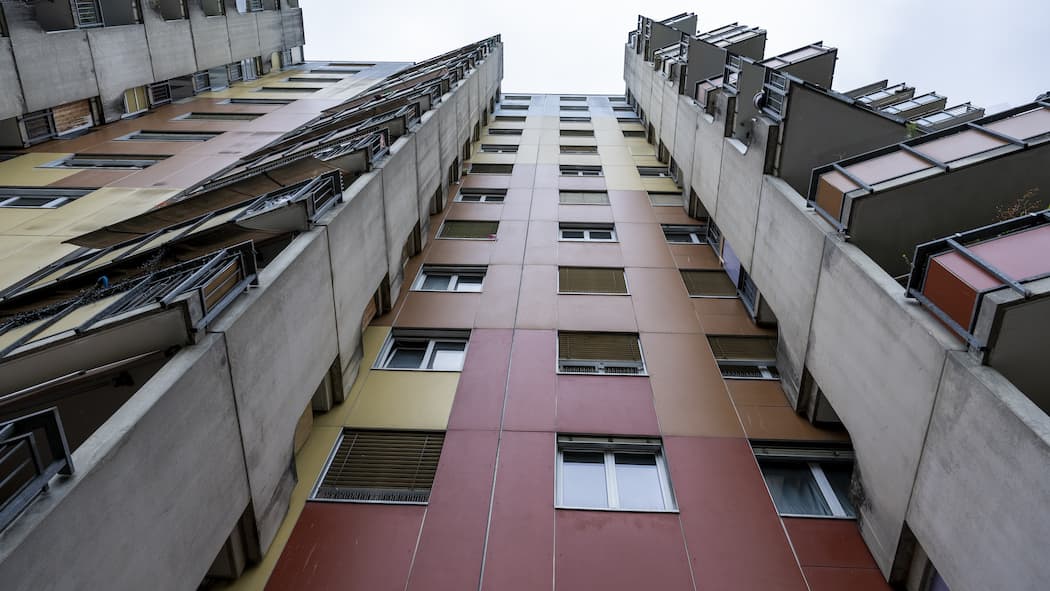 Viele Vermieter fordern zu viel Wohnhaus in Genf von unten aufgenommen