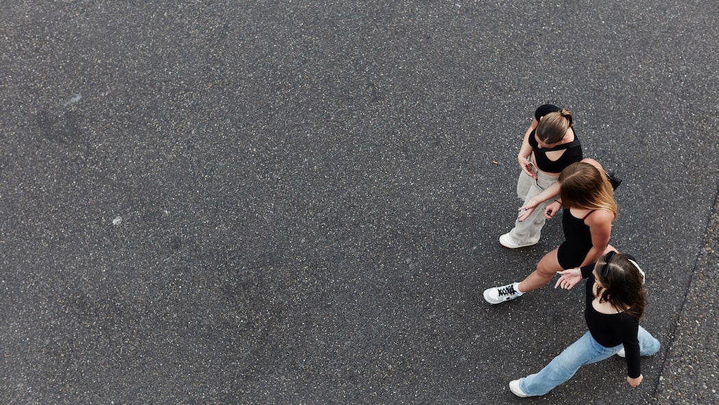 Mädchen, was stresst euch so? Immer mehr junge Leute leiden unter Stress und psychischen Krankheiten. Moana, Lou und Dilan (v.l.) sprechen darüber