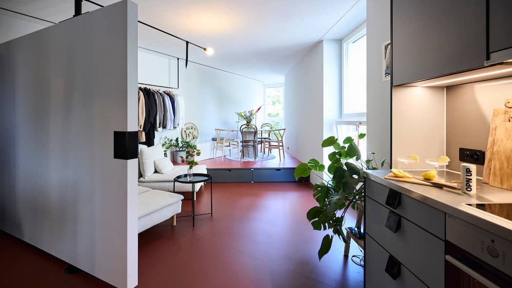 Der Trick mit der beweglichen Wand Mit dem Projekt Performatives Wohnen wird kleiner Wohnraum für Singles und Paare effizient genutzt.