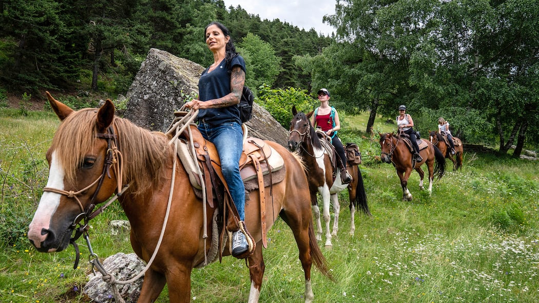 Auf Entdeckungsritt in der Leventina Auf dem Pferd unterwegs im Leventinatal im Tessin