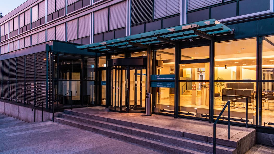 Kassieren, ohne zu arbeiten Zentrum für Zahnmedizin der Universität Zürich