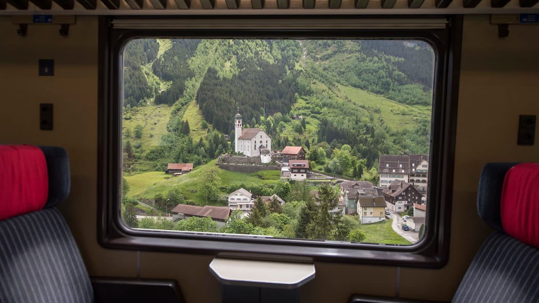 Können Zugkunden von den SBB etwas zurückfordern? Gotthardtunnel geschlossen: Wegen des Unfalls werden Reisende über die Bergstrecke umgeleitet.
