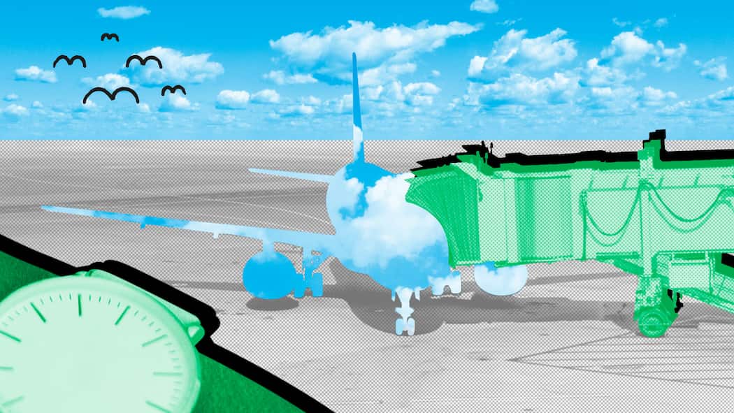 Flieger verspätet – gibt es eine Entschädigung? Ein Flugzeug am Gate in Himmelsfarben. Was Schweizer Passagiere erwarten können, wenn sich der Flieger verspätet.