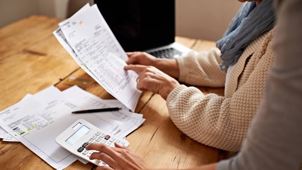 Wie Sie Hilfe erhalten können Ältere Personen prüfen Dokument