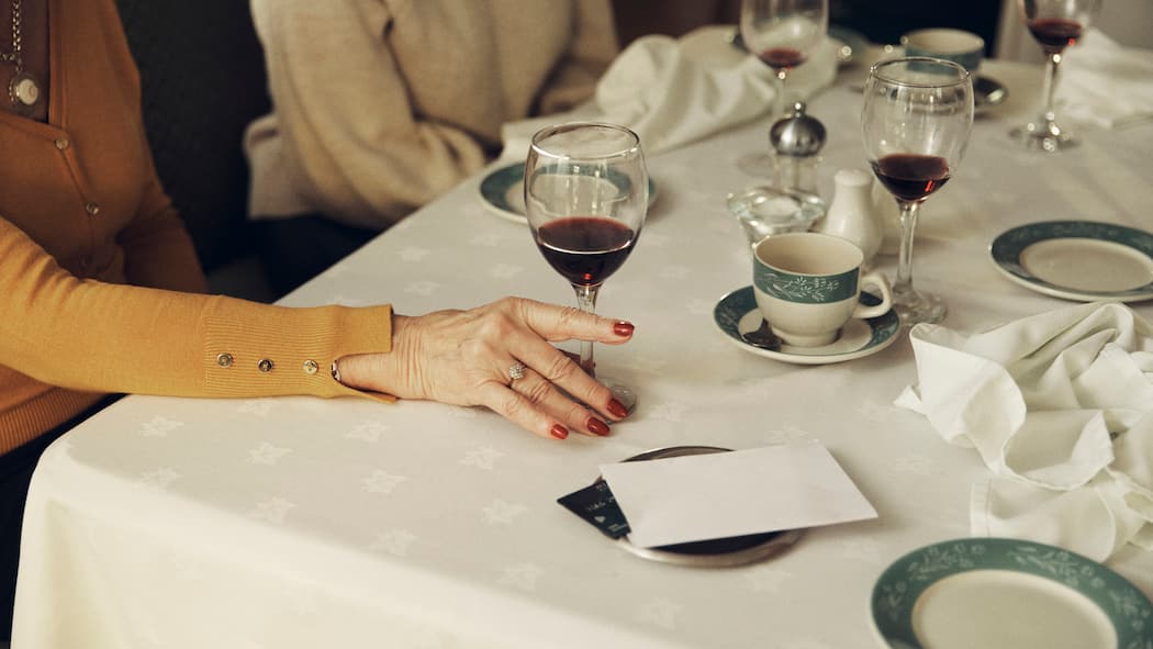 Wirte klagen über unflätige Gäste Manche Gäste behandelten das Service-Personal mit Worten und Gesten wie Untertanen, klagen Gastro-Mitarbeiter.