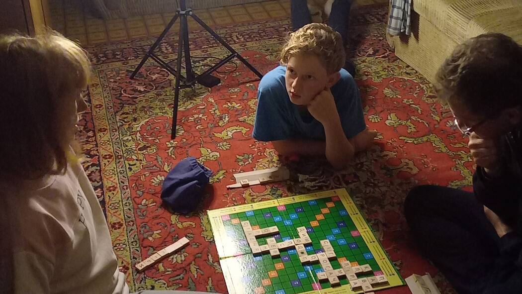 Explosionen, Brettspiele und ein grosses Tabu Brettspiele mit der Familie in der Ukraine
