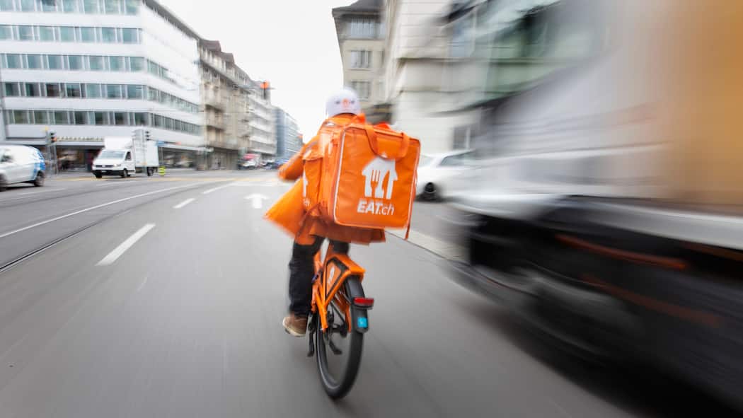 So drängelt sich Eat.ch vor Velokurier von Eat.ch in Zürich unterwegs