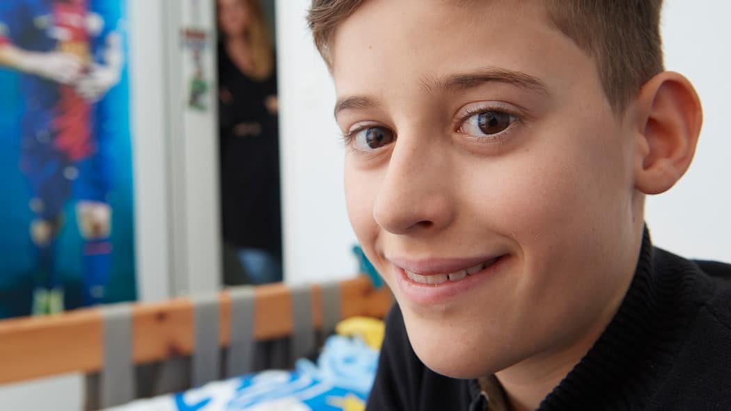 Krankenkassen zahlen nur die teure Augen-OP Der Keratokonus-Patient Enea Huwyler.