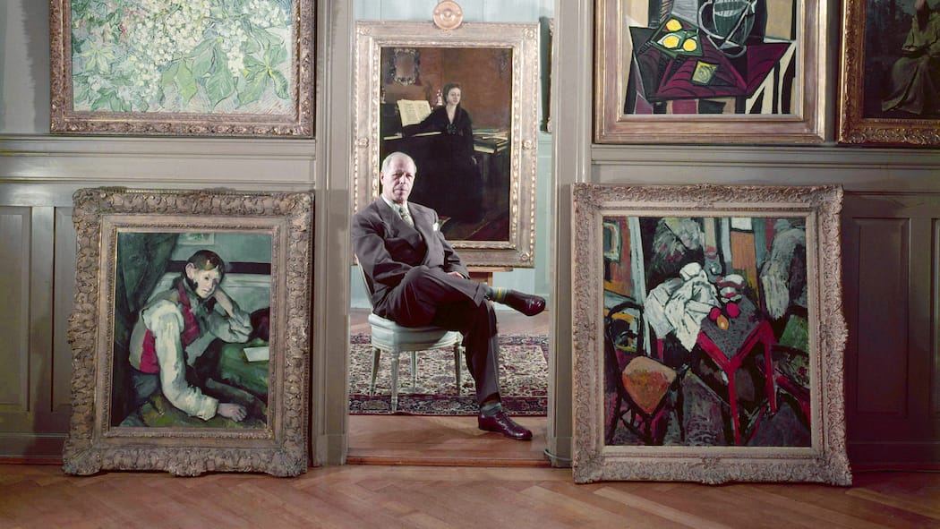 Geld für Bührle-Opfer German-born Swiss industrialist and art collector Emil Georg Buhrle (1890 - 1956) poses in his gallery