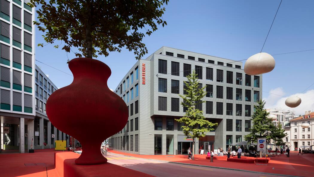 Als Genossenschafterin an der Bank beteiligen? Hauptsitz der Raiffeisenbank um den Raiffeisenplatz in St. Gallen.