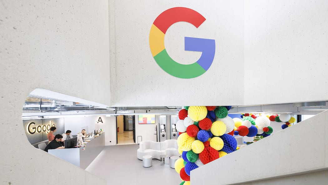 Fettes Gehalt nach der Uni? So viel verdienen Absolventen wirklich Google-Empfangsschalter - Das Studium abschliessen und dick verdienen? Das gilt längst nicht für alle, die von der Hochschule kommen. Wer am Anfang absahnt und später zulegt