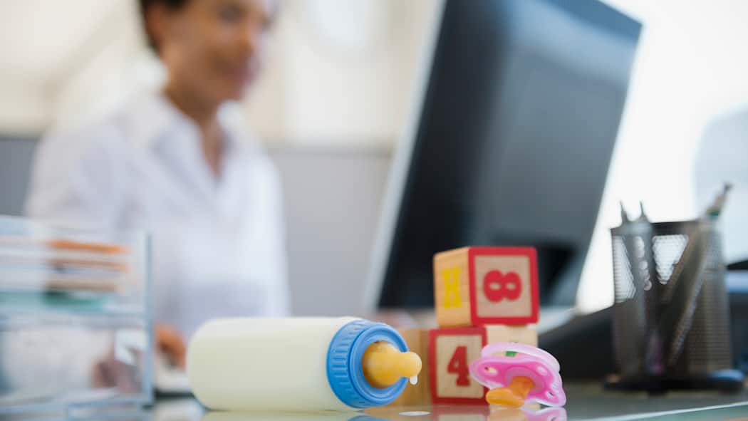 Eltern sollen weniger zahlen Nuggi am Arbeitsplatz