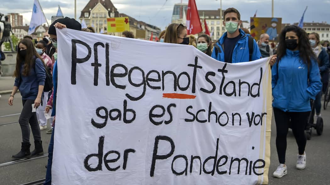 «Für die Pflegenden ein Schlag ins Gesicht» Gesundheitspersonal demonstriert in Basel (12. Mai 2021)