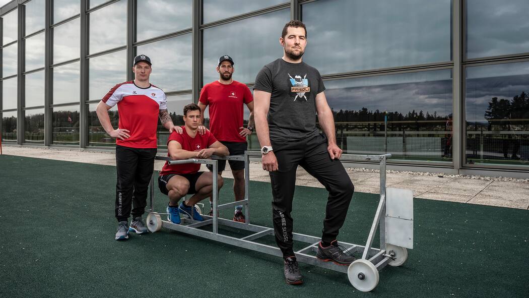 «Für viele ist ein solches Leben absurd» Das Bob-Team um Simon Friedli: Dominik Schläpfer, Gregory Jones, Adrian Fässler, vorne Simon Friedli