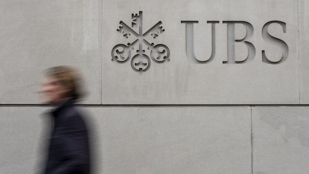 UBS lässt Erben im Regen stehen UBS-Logo am Hauptgebaude - Statt einem trauernden Sohn die Abwicklung des Nachlasses zu vereinfachen, verweigerte die UBS monatelang die Herausgabe der Kontoabschlüsse. «Pietätlos», sagt der Sohn