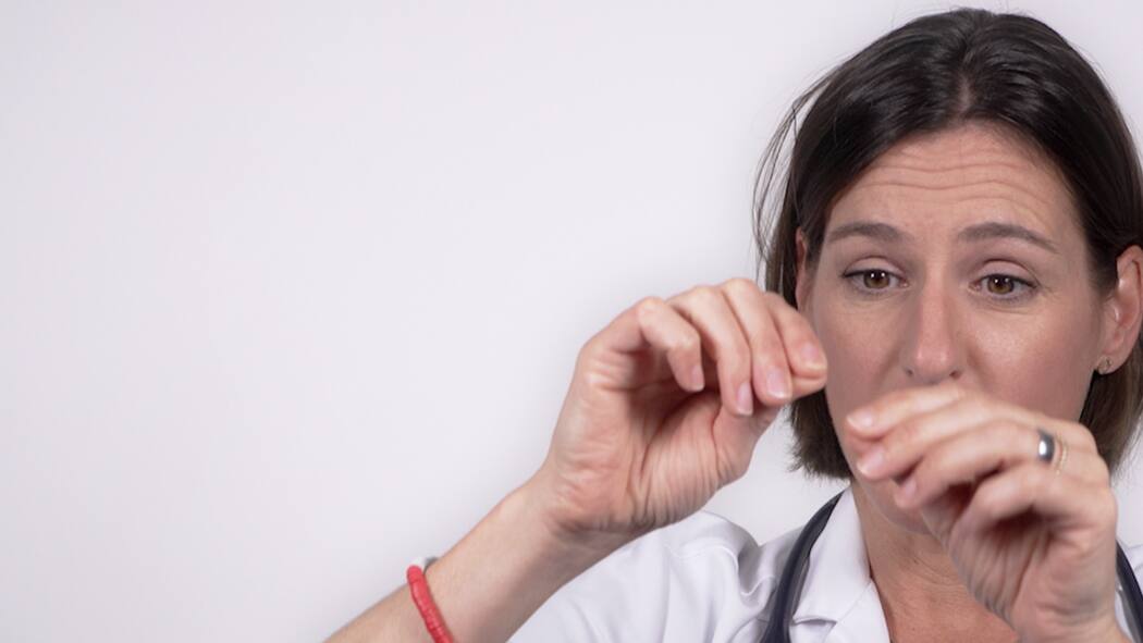 Vermehren sich graue Haare, wenn man sie zupft? Claudia Twerenbold über die Frage, ob es hilft, graue Haare auszureissen