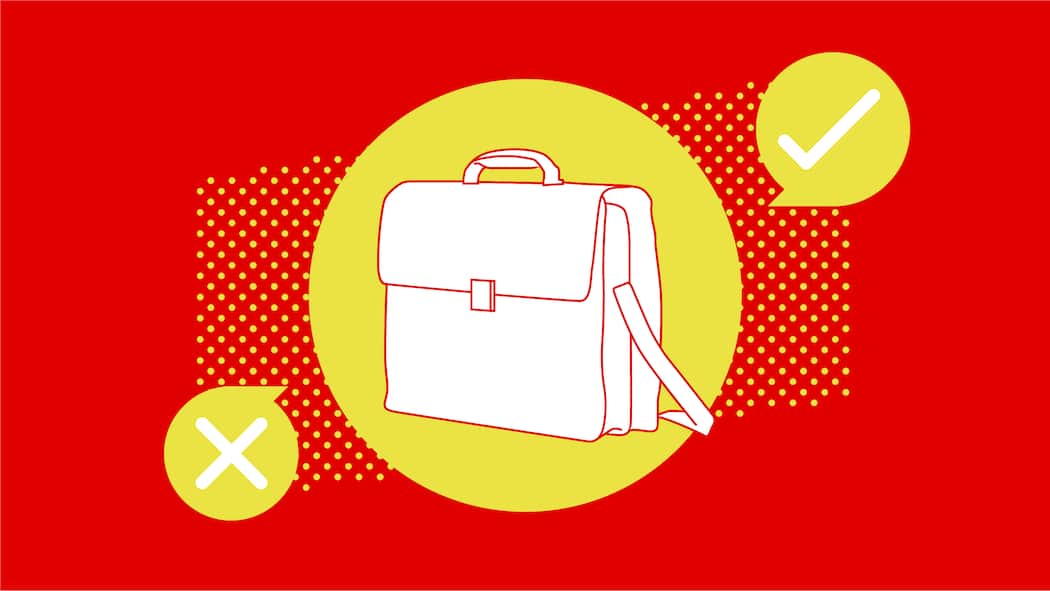 Prüfen Sie mit dem Tool, was Sie gegen die Jobkündigung tun können Ein Aktenkoffer, den man zur Arbeitsstelle mitnimmt, befindet sich vor einem roten Hintergrund - Finden Sie mit dem Beobachter-Format «Be-O-Mat» mit wenigen Klicks heraus, was für Ihren spezifischen Fall gilt, indem Sie wenige Fragen zu Ihrer Situation beantworten.
