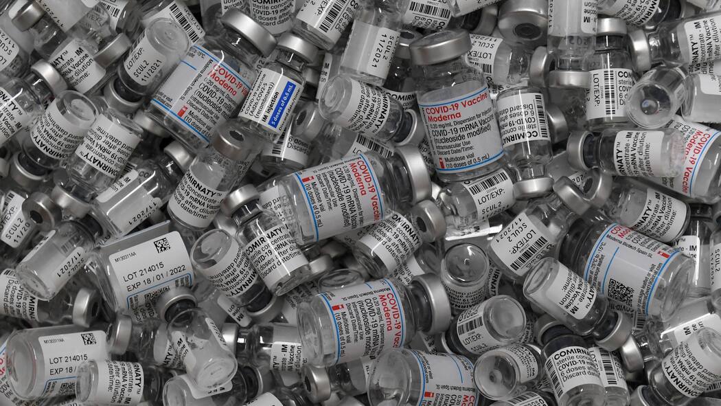 Bund muss 10 Millionen Impfdosen vernichten Leere Covid-Impfdosen
