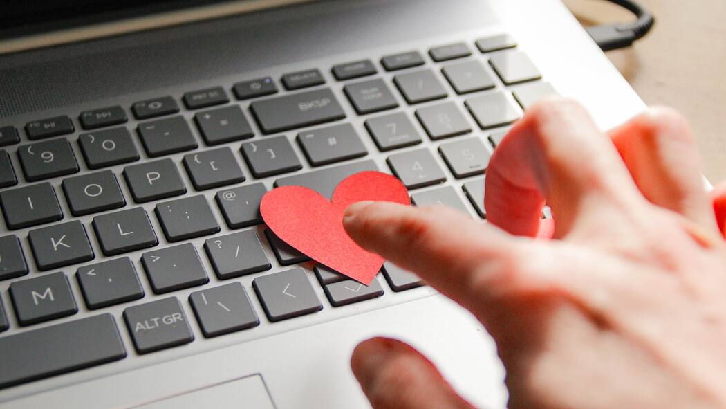 Hunderte Opfer von Romance Scam – so schützen Sie sich Online dating, heart Love Scam