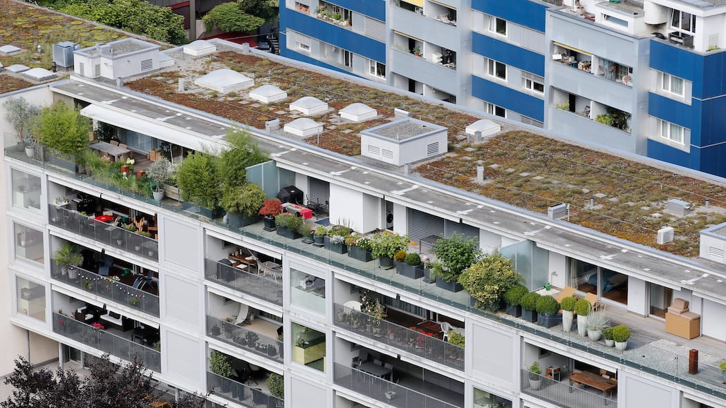 Eigenmietwert abschaffen? Das sind die Folgen für die Immobilienpreise Ein Mehrfamilienhaus in Baden (AG); Immobilienmarkt Eigenmietwert abschaffen? Das sind die Folgen für die Häuserpreise Ende September stimmt die Schweiz über die Abschaffung des Eigenmietwerts ab. Für Fachleute zeichnet sich schon jetzt eine Tendenz auf dem Markt ab.