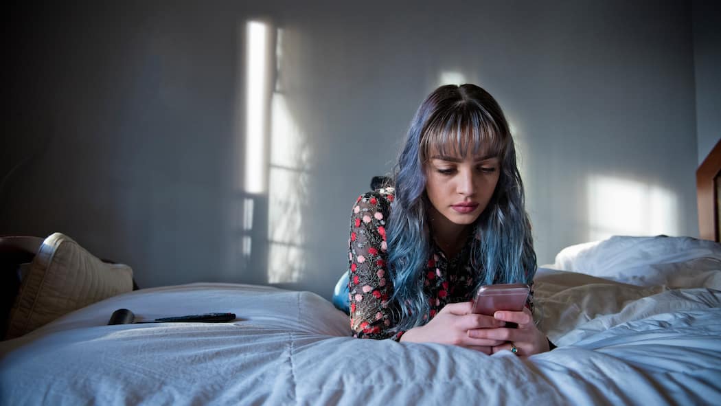 Gefangen im Tiktok-Algorithmus Jugendliche am Smartphone