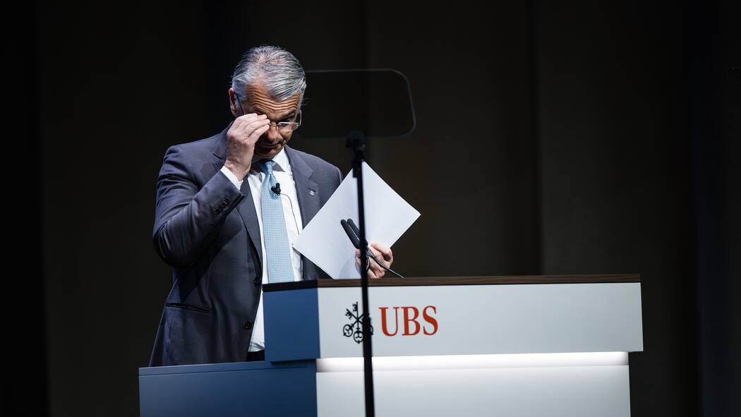 Schlechte Chancen für Banker-Lohndeckel Foto: Stefan Bohrer, Basel, 24.4.24: Sergio Pietro Ermotti, Group Chief Executive Officer (CEO) der Grossbank UBS an der UBS Generalversammlung 2024 in Basel. (KEYSTONE/Stefan Bohrer)
