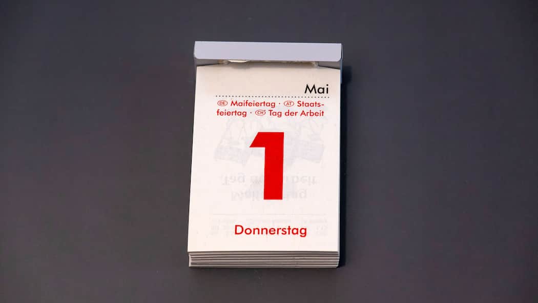 In welchen Kantonen der 1. Mai ein Feiertag ist 17.02.2025, Jahreskalender 2025 : Kalenderblatt, Donnerstag 1.Mai 2025, Maifeiertag, Staatsfeiertag in Österreich, Tag der Arbeit in der Schweiz, 17.02.2025 Jahreskalender 2025 17.02.2025 Jahreskalender 2025 *** 17 02 2025, annual calendar 2025 cale…